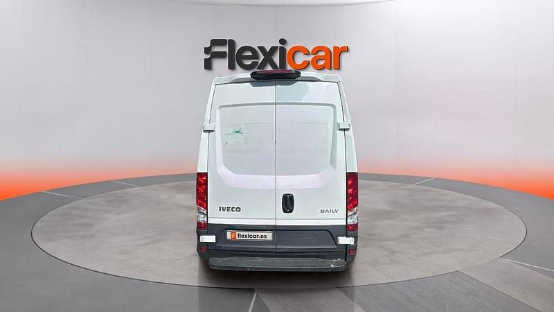 Usado Iveco Daily 156 CV (114 kW) 2023 Blanco Berlina
