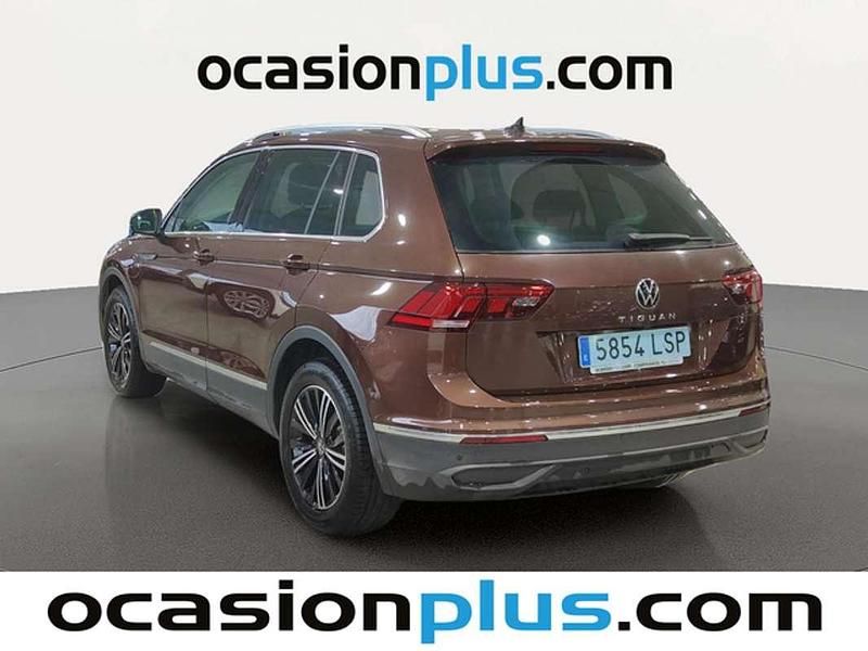 Usado VW Tiguan Life 150 CV (110 kW) 2021 Marrón SUV