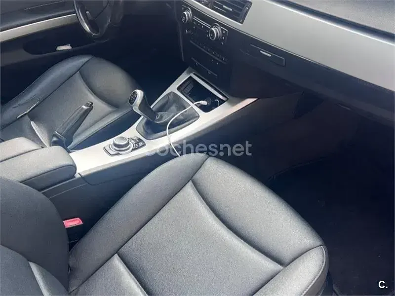 Usado BMW 318 143 CV (105 kW) 2010 Negro Familiar