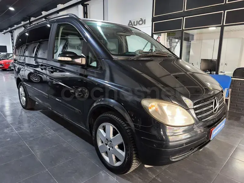 Usado Mercedes Viano 136 CV (100 kW) 2010 Gris / plata Monovolumen