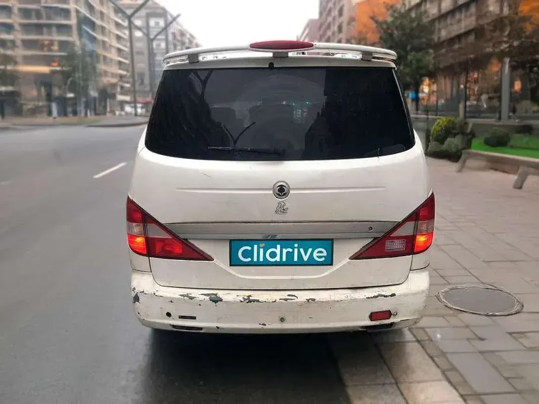 Usado SsangYong Rodius 165 CV (121 kW) 2006 Blanco Monovolumen