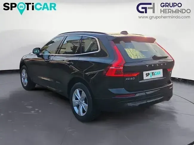 Używany Volvo XC60 Core 197 KM (144 kW) 2023 Czarny SUV