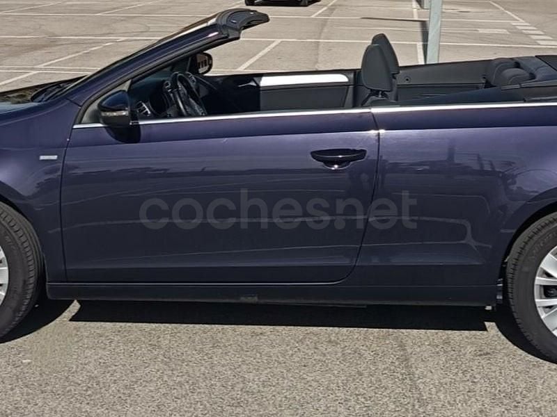 Usado VW Golf Cabriolet 160 CV (117 kW) 2014 Violeta / lila Descapotable