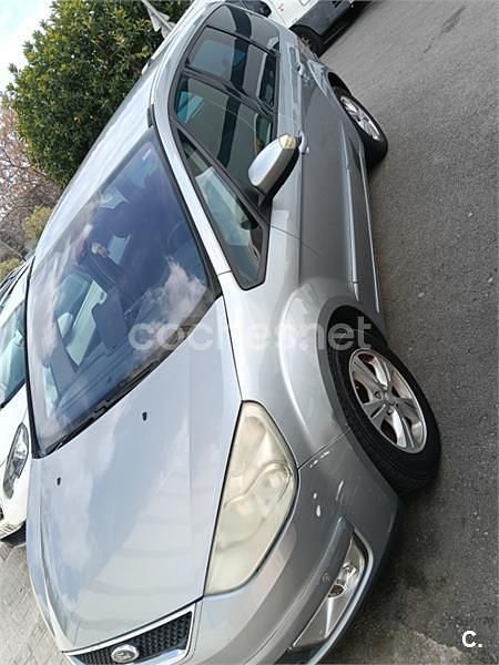 Usado Ford Galaxy Trend 125 CV (91 kW) 2007 Gris / plata Monovolumen