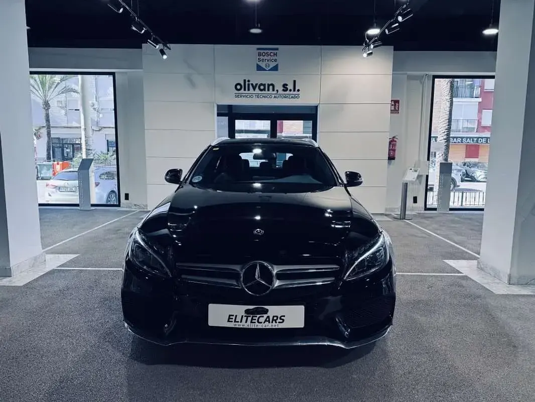 Usado Mercedes C180 156 CV (114 kW) 2018 Negro Familiar
