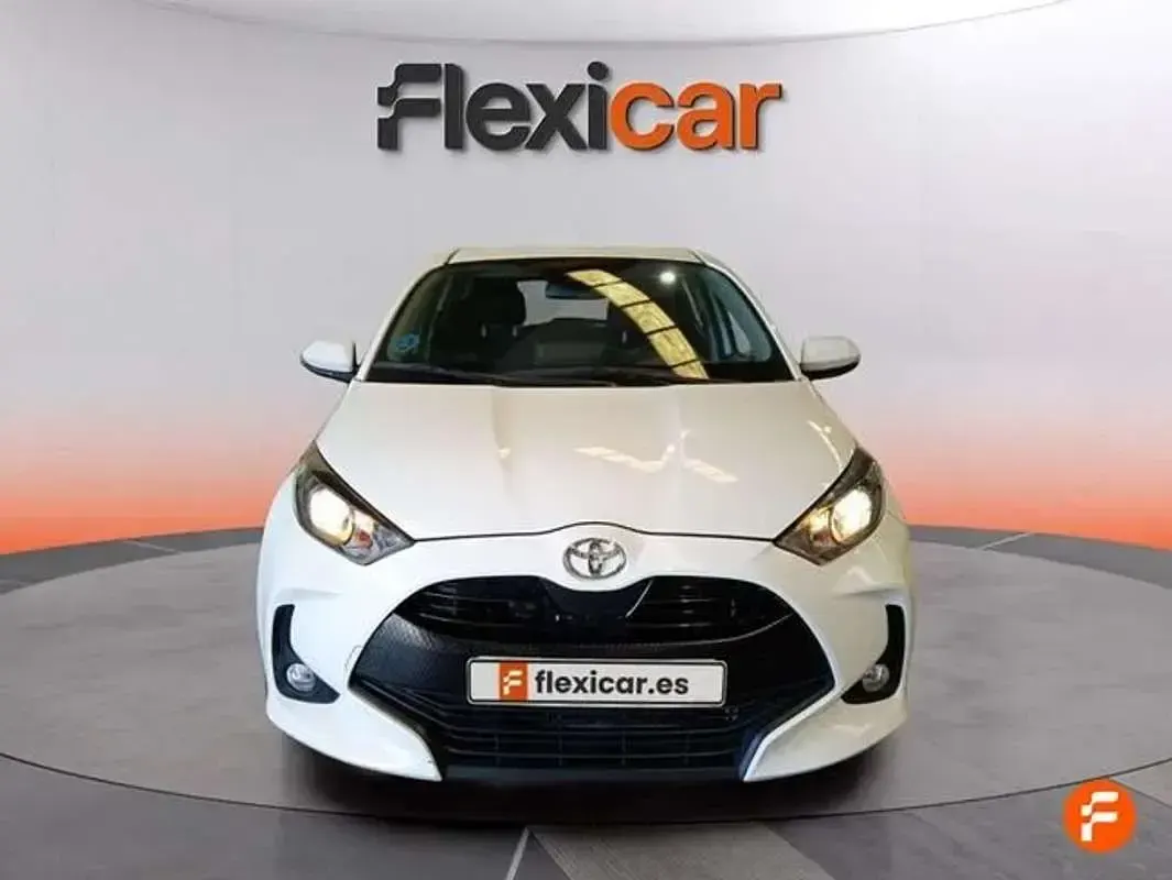 Occasion Toyota Yaris Business Edition 72 PK (52 kW) 2022 Wit Hatchback