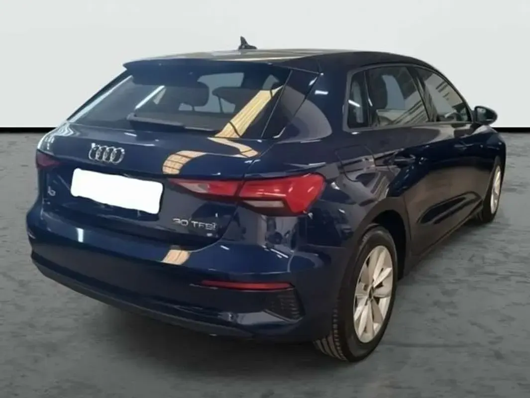 Usado Audi A3 110 CV (80 kW) 2023 Azul Berlina