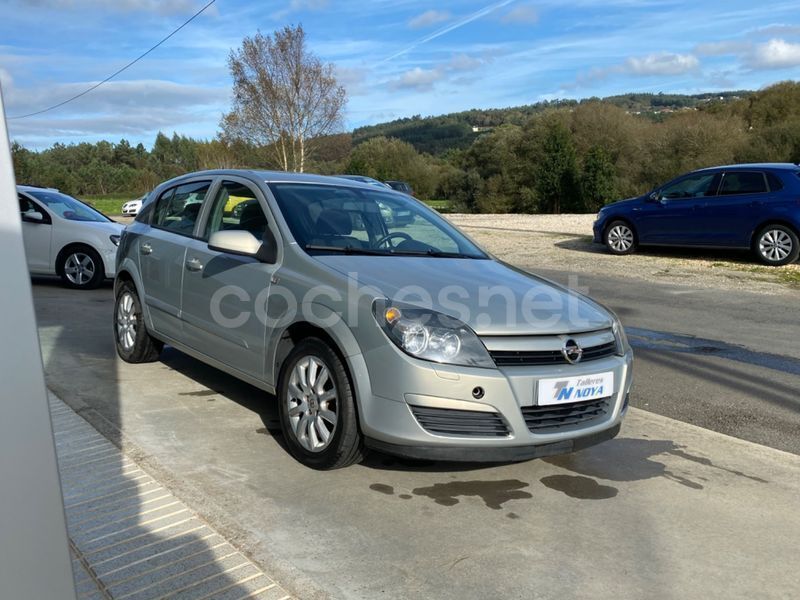Usado Opel Astra Enjoy 100 CV (73 kW) 2005 Beige Berlina