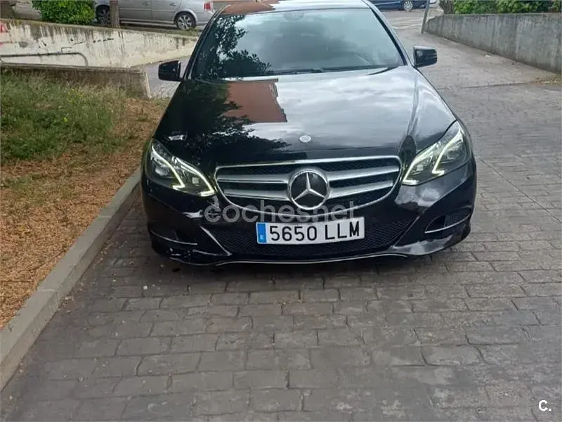 Käytetty Mercedes E200 Avantgarde 136 HP (100 kW) 2015 Musta Sedan