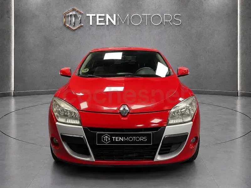 Usado Renault Mégane III Dynamique 105 CV (77 kW) 2010 Granate Berlina