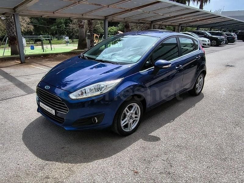 Usado Ford Fiesta Titanium 75 CV (55 kW) 2014 Azul Utilitario