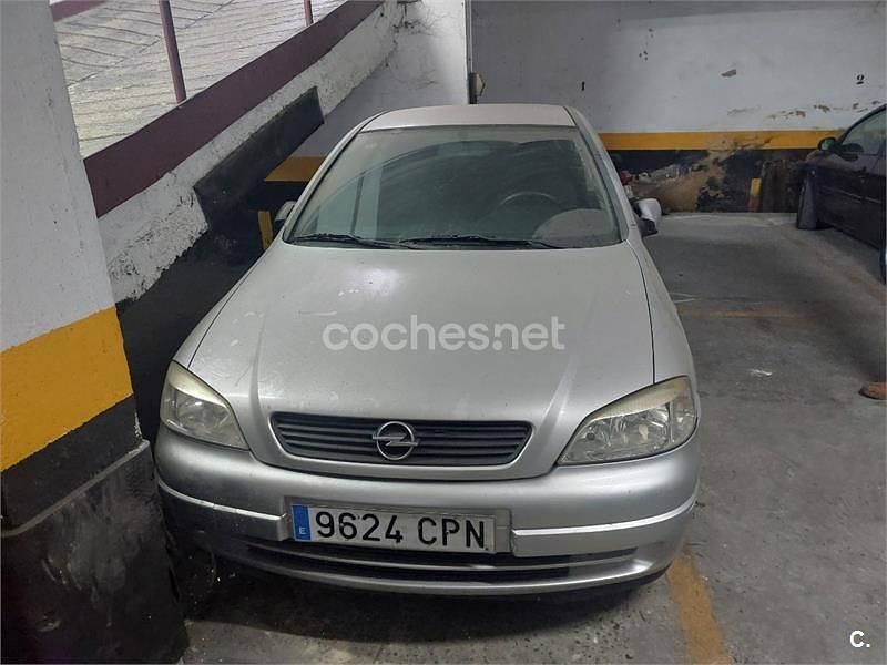 Usado Opel Astra Club 84 CV (61 kW) 2003 Gris / plata Berlina