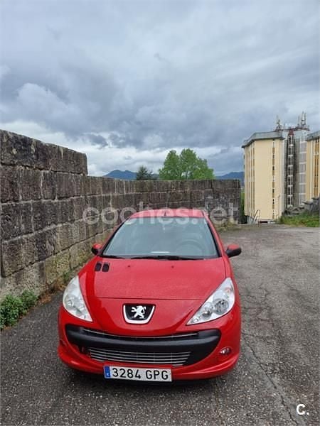 Usado Peugeot 206+ 70 CV (51 kW) 2009 Rojo Utilitario