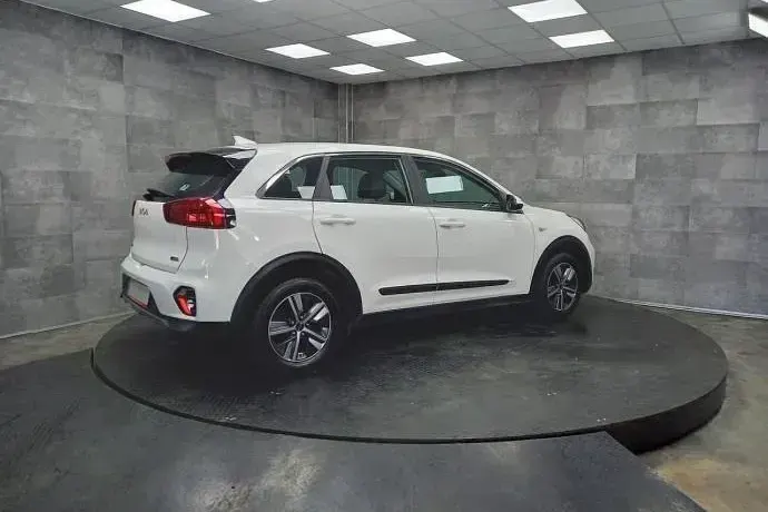 Usado Kia Niro 141 CV (103 kW) 2022 Blanco SUV