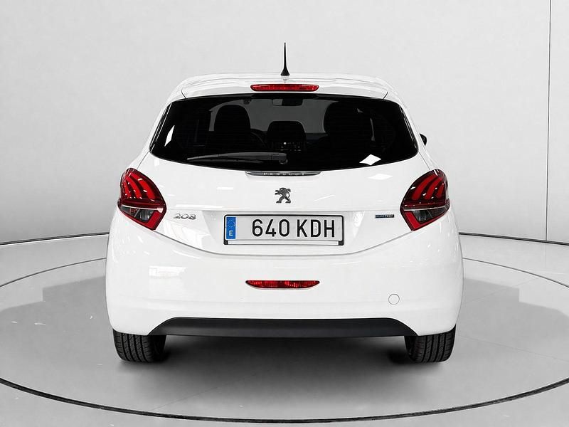 Usado Peugeot 208 Style 82 CV (60 kW) 2017 Blanco Utilitario