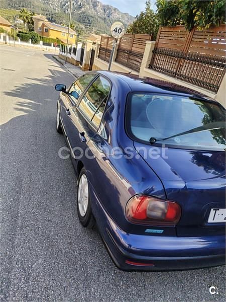 Usado Fiat Marea 105 CV (77 kW) 1999 Azul Berlina
