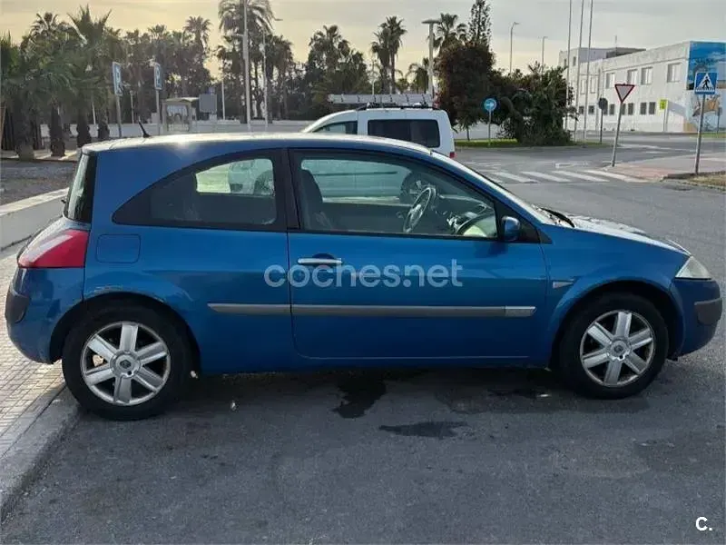 Usado Renault Mégane II Dynamique 115 CV (84 kW) 2003 Azul Berlina