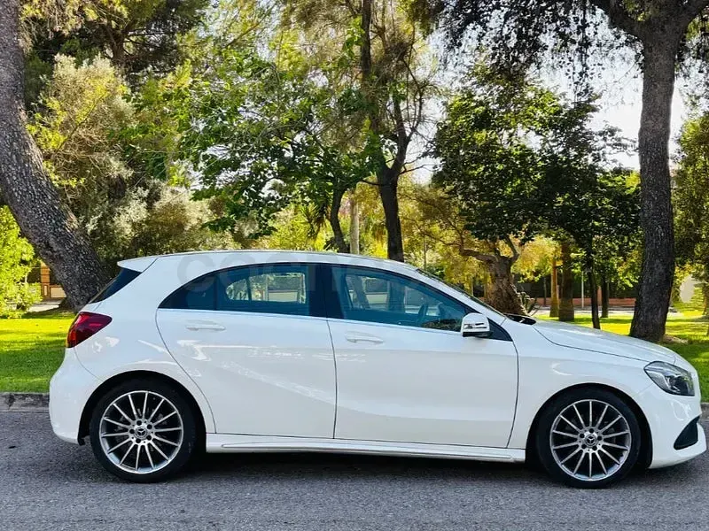 Usado Mercedes A200 150 CV (110 kW) 2019 Blanco Berlina