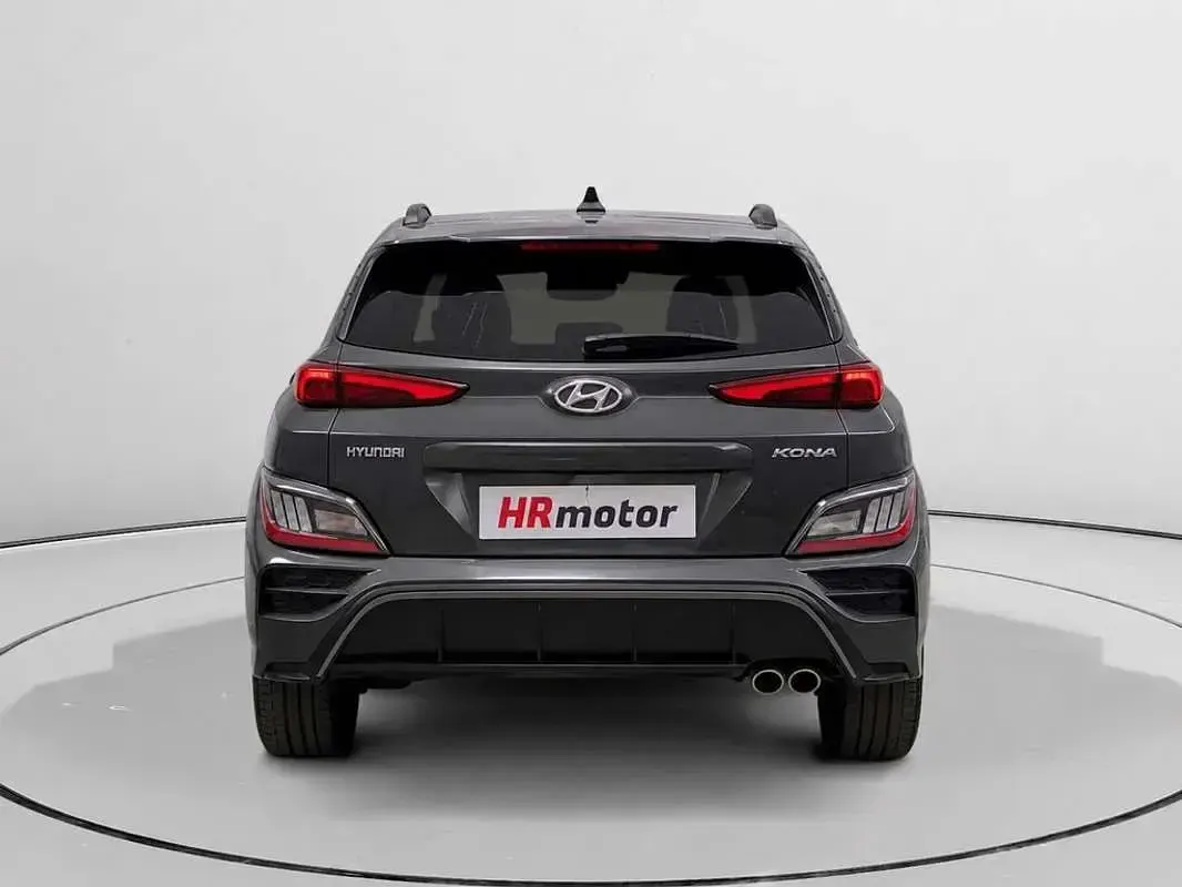 Usado Hyundai Kona N Line 120 CV (88 kW) 2023 Gris SUV