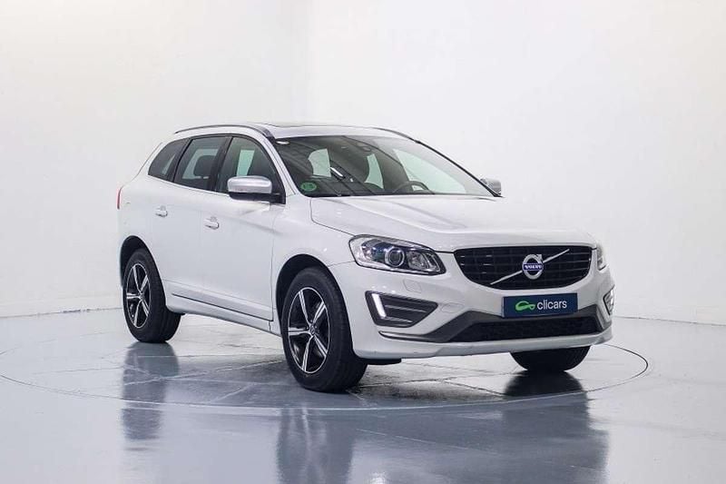 Usado Volvo XC60 R-Design Momentum 190 CV (139 kW) 2016 Blanco SUV