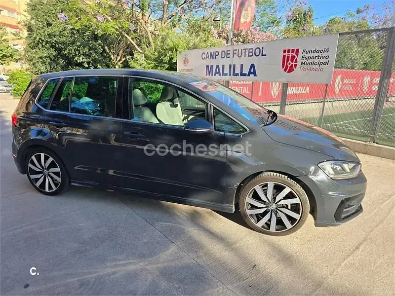 Usado VW Golf Sportsvan Sportline 115 CV (84 kW) 2017 Negro Monovolumen