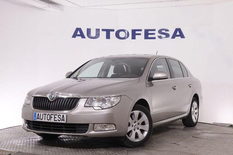 Usado Skoda Superb 140 CV (102 kW) 2009 Bronce Familiar