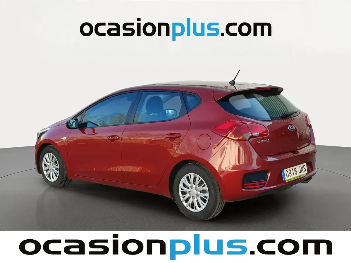 Usado Kia Ceed 100 CV (73 kW) 2016 Rojo Utilitario