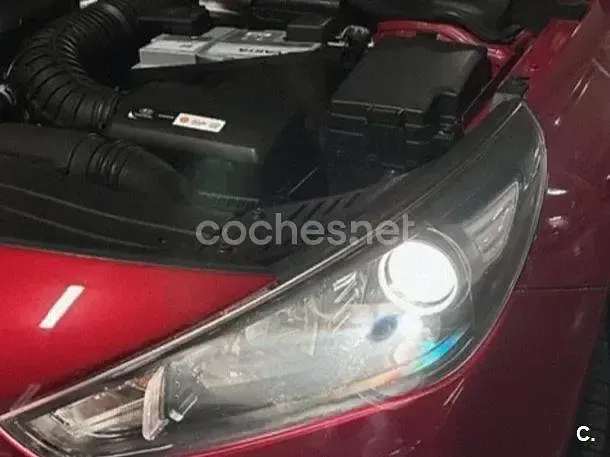 Usado Hyundai i30 120 CV (88 kW) 2019 Rojo Berlina