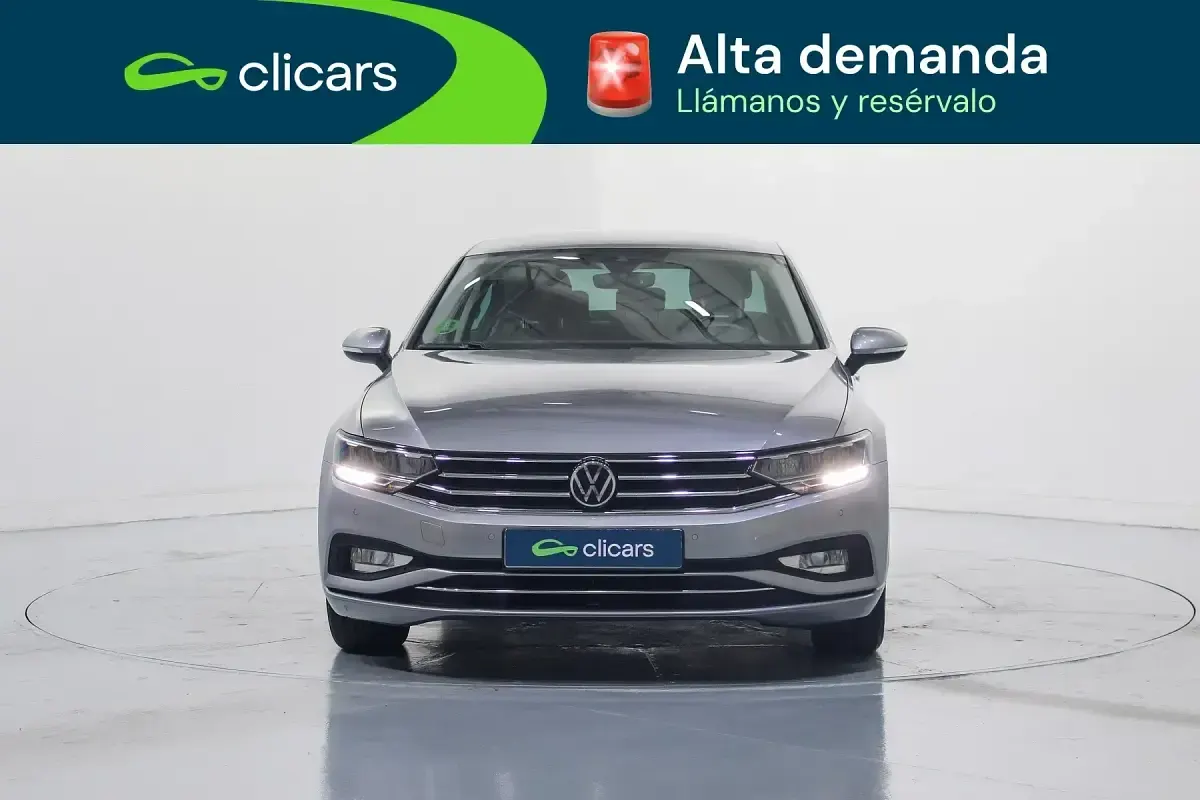 Usado VW Passat Executive 122 CV (89 kW) 2022 Gris Familiar