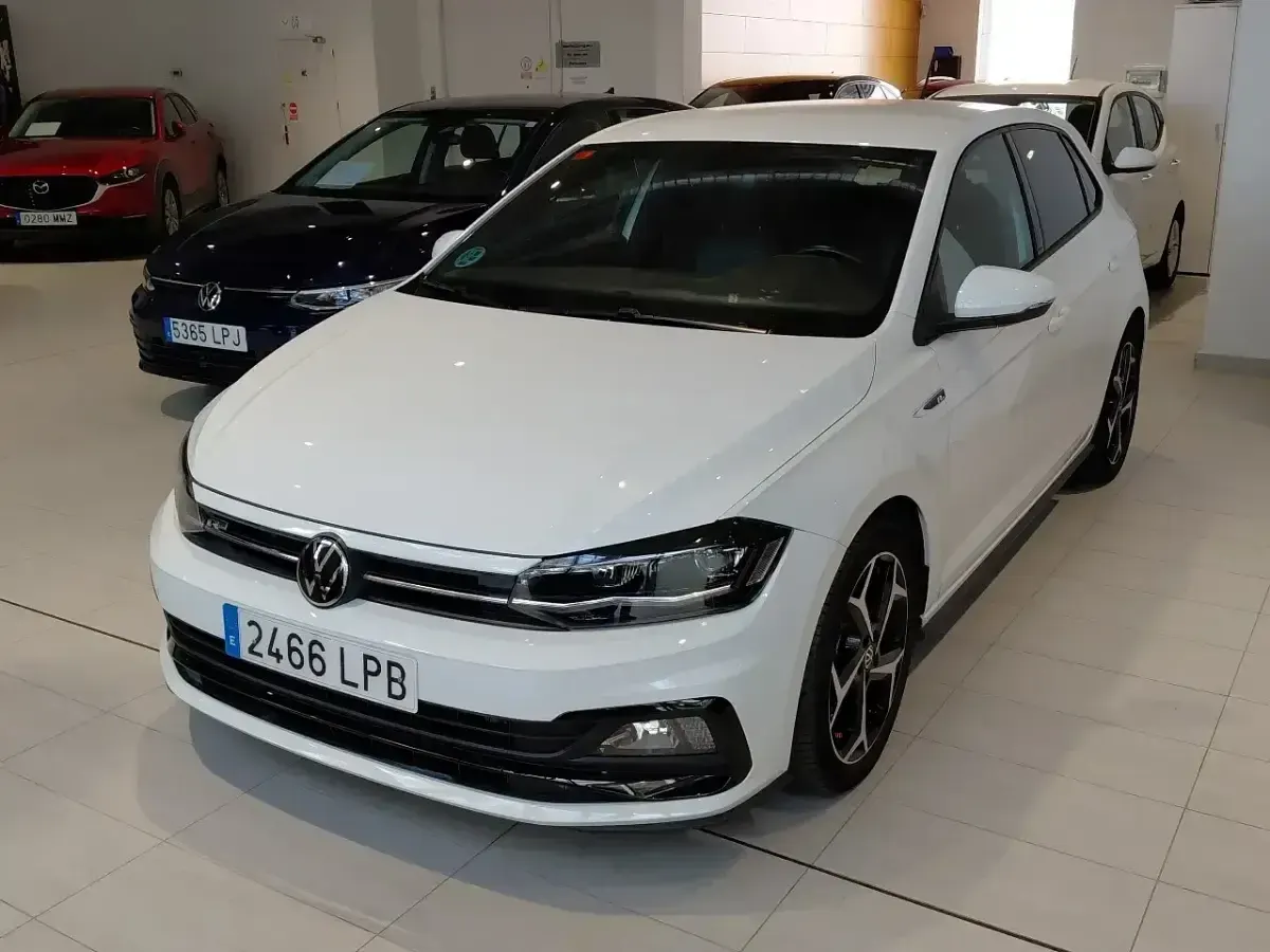 Usado VW Polo R-line 110 CV (80 kW) 2021 Blanco Berlina