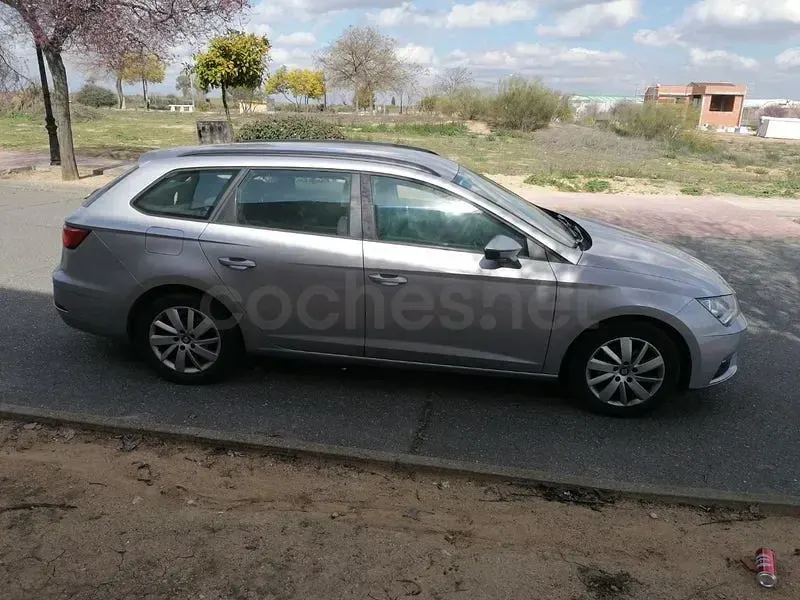 Usado Seat Leon Reference 115 CV (84 kW) 2019 Gris / plata Familiar