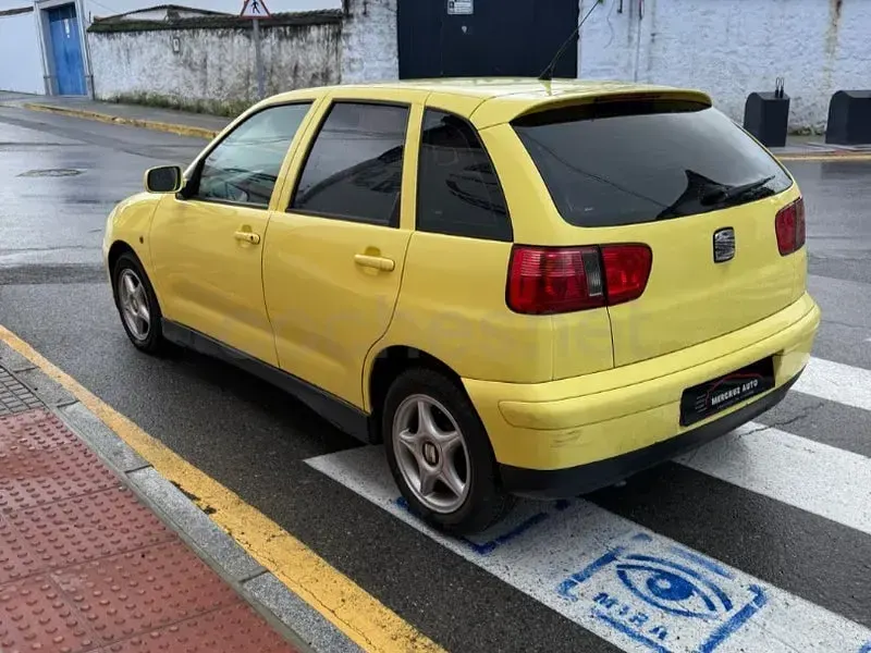 Usado Seat Ibiza Sport 110 CV (80 kW) 2002 Amarillo Utilitario
