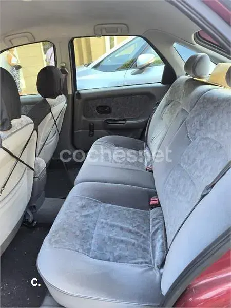 Usado Renault Laguna 115 CV (84 kW) 1998 Granate Berlina