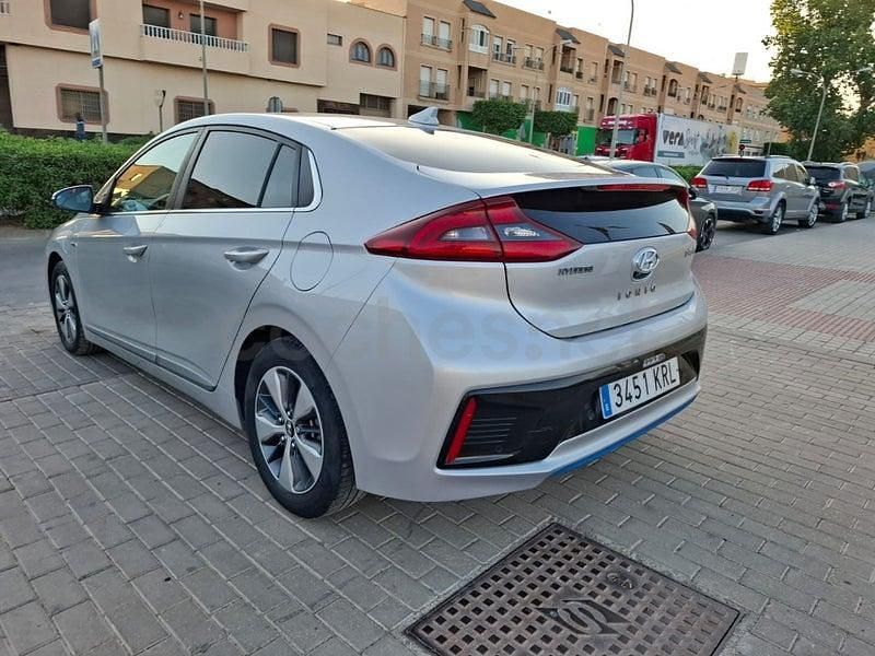 Usado Hyundai Ioniq 141 CV (103 kW) 2018 Gris / plata Utilitario