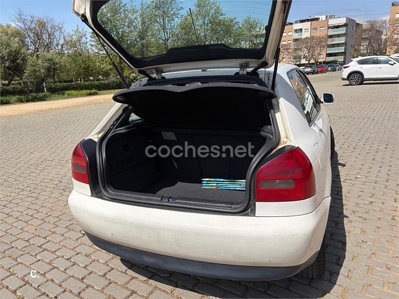 Używany Audi A3 Ambiente 110 KM (80 kW) 1999 Biały Hatchback
