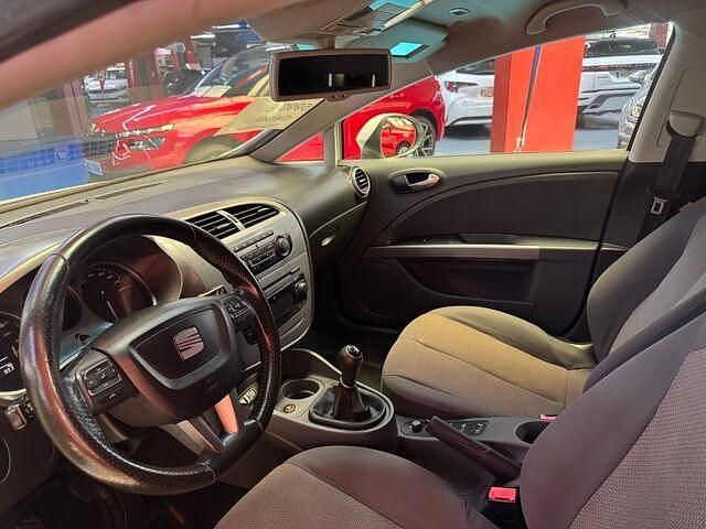 Usado Seat Leon Style 105 CV (77 kW) 2010 Blanco Utilitario