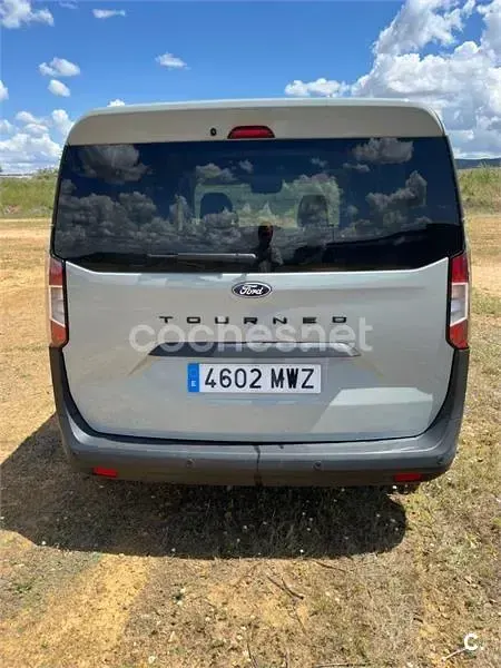Begagnad Ford Tourneo Courier Trend 125 HK (91 kW) 2024 Grå Minibuss