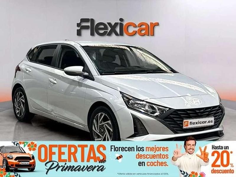 Usado Hyundai i20 84 CV (61 kW) 2024 Gris Utilitario