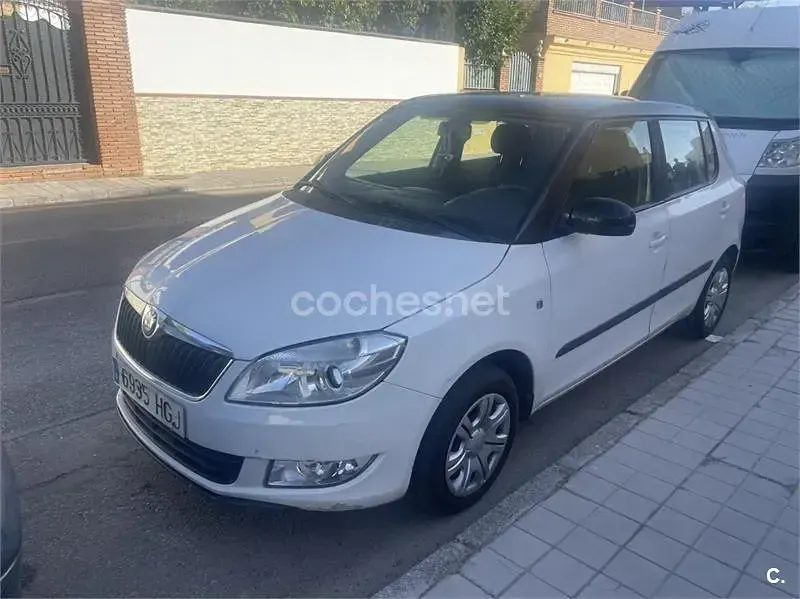 Usado Skoda Fabia 60 CV (44 kW) 2011 Blanco Berlina