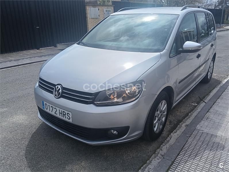 Usado VW Touran Advance 105 CV (77 kW) 2013 Gris / plata Monovolumen