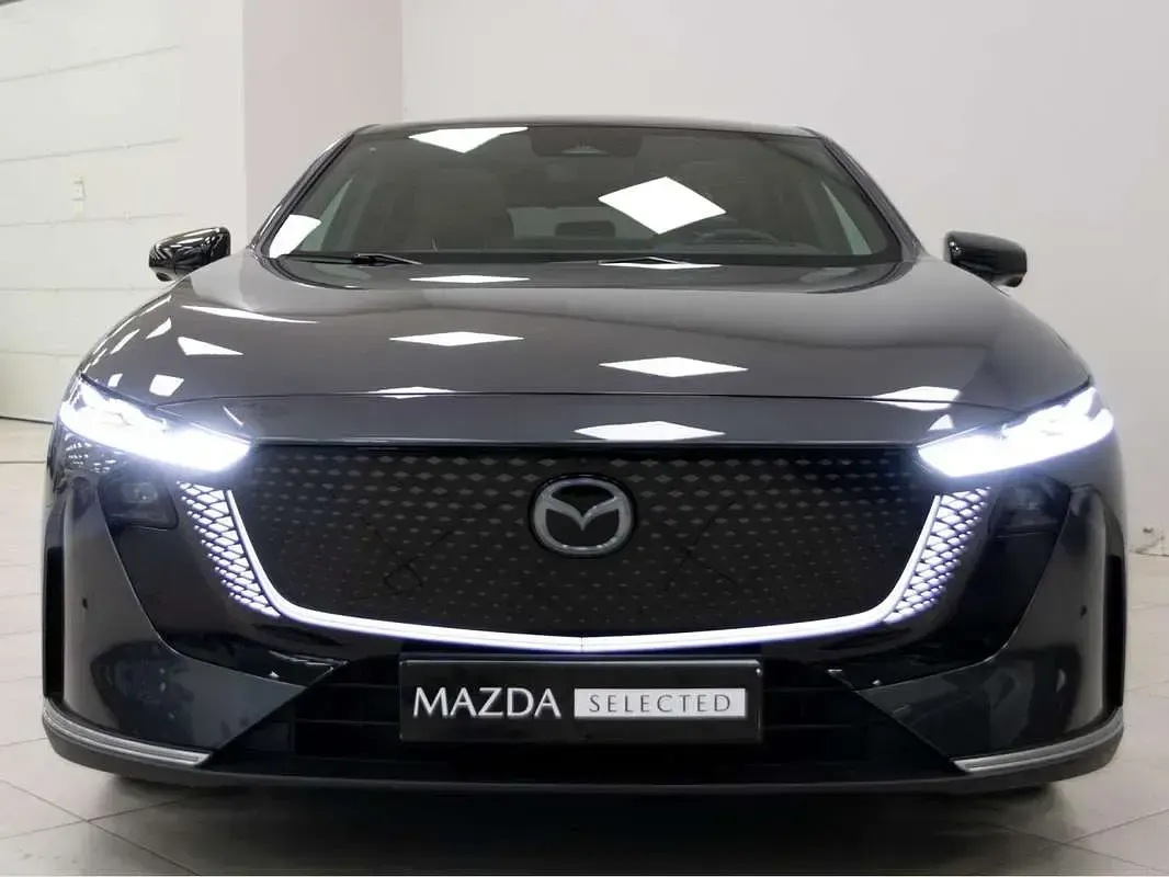 Usado Mazda 6e Takumi-Line 180 kW (245 CV) 2025 Gris Berlina
