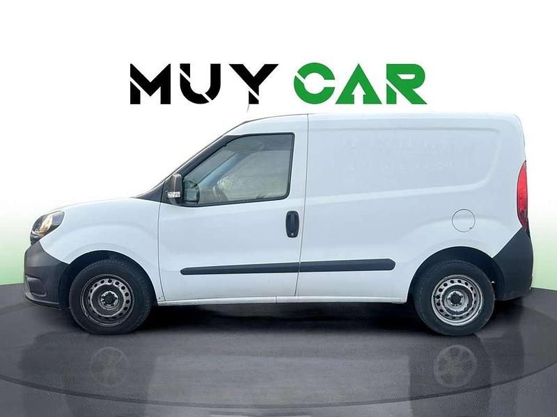 Usado Fiat Doblò Pop 95 CV (69 kW) 2019 Blanco Monovolumen