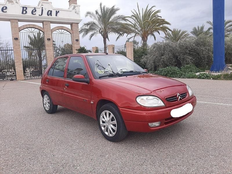 Usado Citroën Saxo 75 CV (55 kW) 2001 Rojo Utilitario