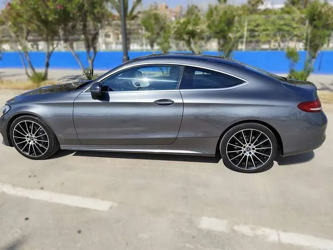 Usado Mercedes C220 194 CV (142 kW) 2018 Gris Coupe