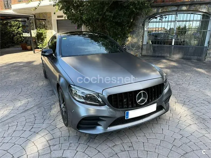 Usado Mercedes C300 258 CV (189 kW) 2020 Gris / plata Coupe