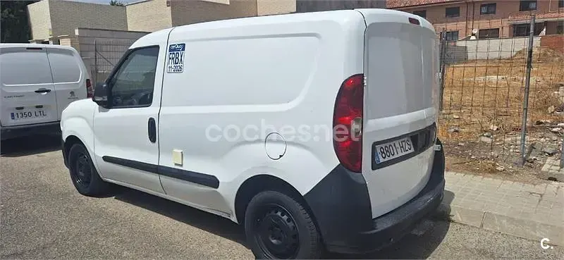 Usado Fiat Doblò Dynamic 90 CV (66 kW) 2014 Blanco Monovolumen