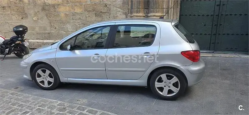Usado Peugeot 307 110 HP (80 kW) 2005 Cinzento Sedan