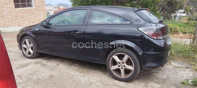 Usado Opel Astra GTC Cosmo 150 CV (110 kW) 2008 Negro Berlina