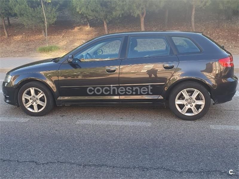 Usado Audi A3 Attraction 105 CV (77 kW) 2012 Negro Berlina