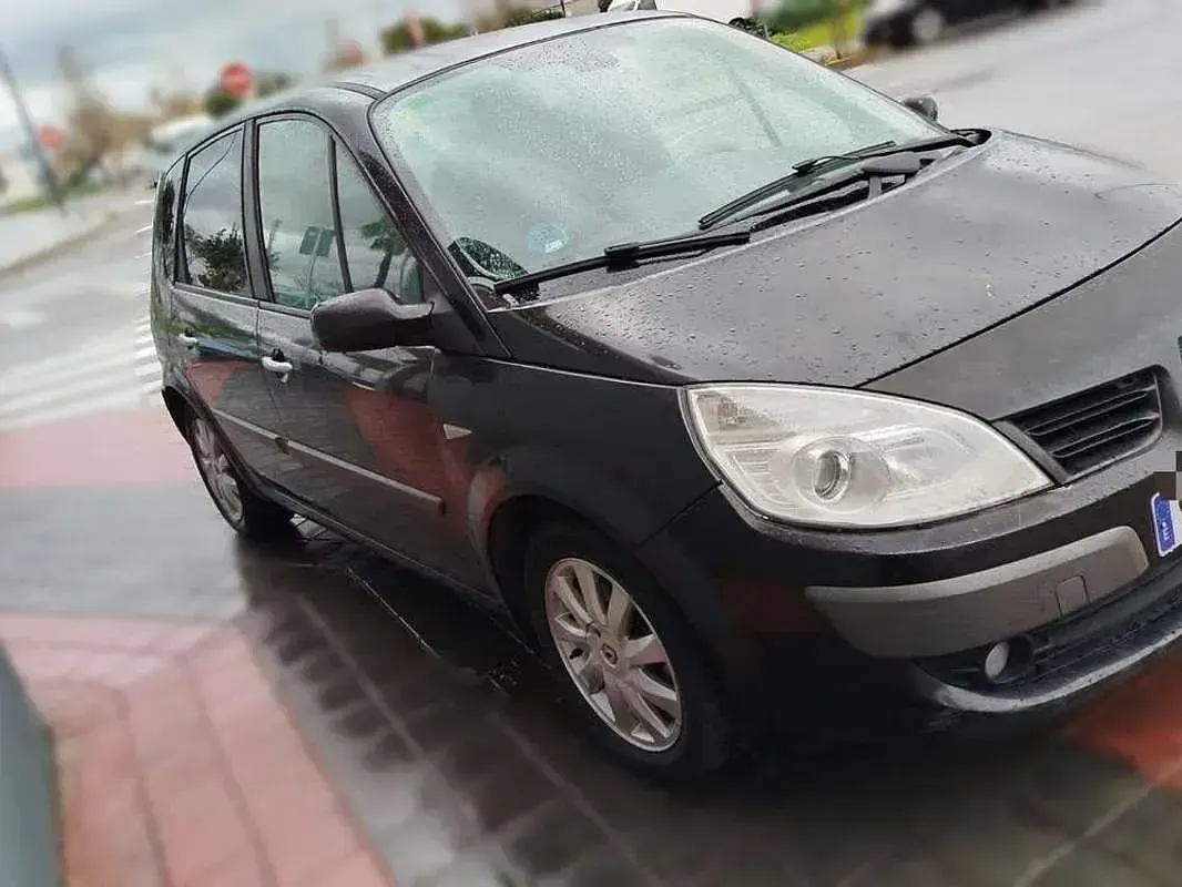Usado Renault Scénic II 111 CV (81 kW) 2008 Negro Monovolumen